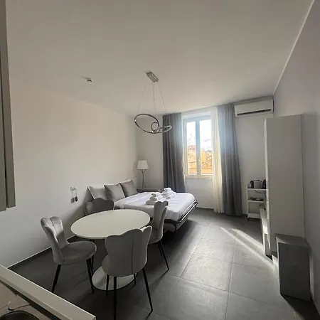 Travel House 公寓 *