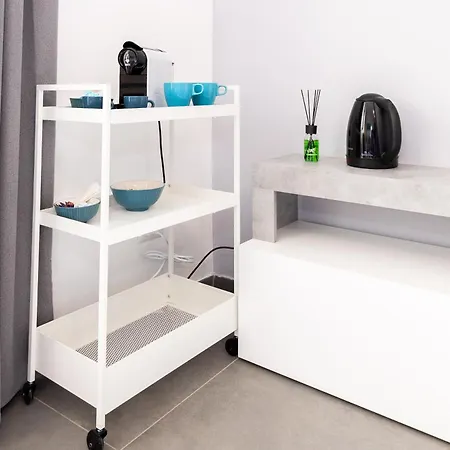 Travel House *